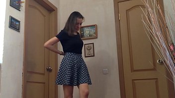Домашнее эротическое видео с обнажением стройной русской девицей
